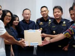 Direktur CV The Bottle Dapat Pita Cukai