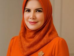 Dayang Donna Tersangka Korupsi yang Belum Memakai Rompi Oranye