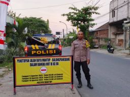 Penutupan Jalan Raya Mantup Balongpanggang dalam Rangka HUT Kemerdekaan RI