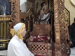 Tukang Becak Nangis Karena Merasakan Karomah Wali Majdub Habib Abu Bakar Gresik