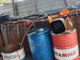 Aktivitas Diduga Oplos Solar Beroperasi Tanpa Tindakan Hukum di Gudang Ini