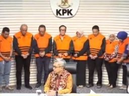 Noel Terlihat Sedih Memakai Rompi Oranye