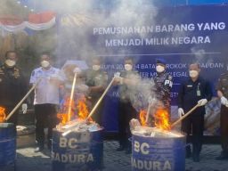 Bea Cukai Madura Musnahkan Rokok Ilegal Senilai Puluhan Miliaran Rupiah