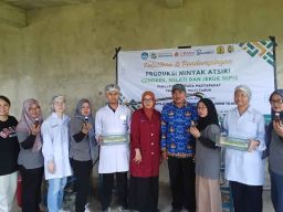 Pelatihan dan Pendampingan Pembuatan Minyak Atsiri di Desa Jatijejer