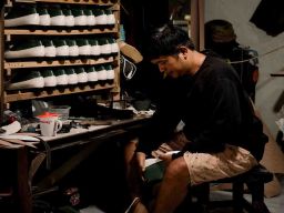 Cerita Aji Membesarkan Usaha Sepatu Durachy di Mojokerto