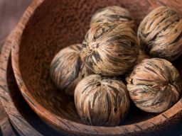 Getah Damar dari Maluku Diekspor ke India