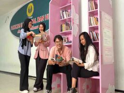barenbliss Menghadirkan Pink Library
