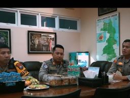 Nomor Aduan Pelanggaran Jam Operasional Truk di Gresik