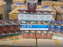 Jutaan Batang Rokok Ilegal Diselundupkan dengan Truk Berpendingin