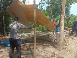 Kapolsek Sumbawa Pimpin Penertiban Sabung Ayam di Desa Pelat