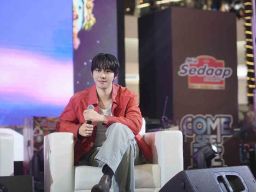 Ahn Hyo Seop Sapa Penggemar di Kota Kasablanka Jakarta