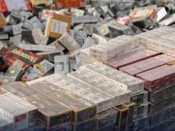 Jutaan Batang Rokok Ilegal dan Ribuan Liter Miras Dimusnahkan di Pasuruan