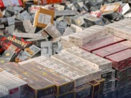 Tersangka Kasus Rokok Ilegal Dilimpahkan ke Kejari Banyuwangi