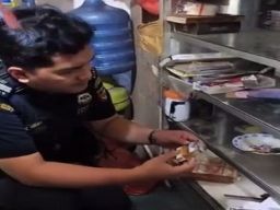 Pemilik Toko di Surabaya Ditangkap Bea Cukai Karena Jual Rokok Ilegal