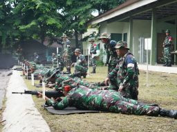 Korem 084 Bhaskara Jaya Gelar Latihan Menembak Senjata Ringan