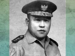 Oevaang Oeray Gubernur Pertama Kalimantan Barat dari Suku Dayak