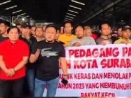 Pedagang Buah Pasar Tanjungsari Minta Pemkot Surabaya Bijak