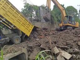 Tanah Urug di Desa Putat Lor Menganti Diduga dari Tambang Tanpa IUP OP