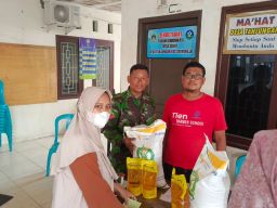 Warga Desa Tanjungan Terima Bantuan Sembako di Balai Desa