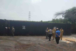 Gudang Limbah di Desa Banjarsari Digrebek Dinas Lingkungan Hidup Gresik