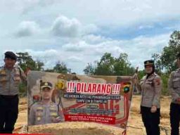 Pantai Tembelok Dipasangi Spanduk Larangan Tambang Ilegal