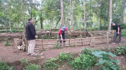 Kapolsek Bulukumpa Pimpin Penertiban Sabung Ayam di Desa Barugariattang
