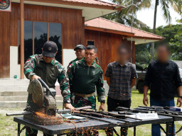 Satgas Koops Swasembada Musnahkan Senjata Api Sitaan Asal OPM