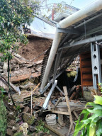 Hujan 3 Jam di Magetan, Talud Rumah Ambrol di Desa Jabung Lukai Pemiliknya