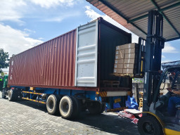 PT IGP Sleman Ekpor Kertas Kado ke Amerika Serikat