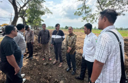 Satpol PP Line Kabupaten Pasuruan di Proyek Pematangan Lahan Dirusak Preman
