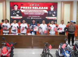 El Sandi Gadaikan Motor Sewa dari Yello Motorent Kediri