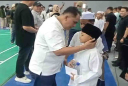 H Elyas Santuni Ratusan Anak Yatim Duafa Saat Peresmian Rizqy Sport Centre