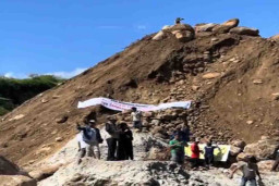 Puluhan Massa Demo Aktivitas Tambang Ilegal di Gondang Mojokerto