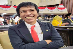 Adian Napitupulu, Pecatan Buruh Pabrik yang Melenggang ke Parlemen