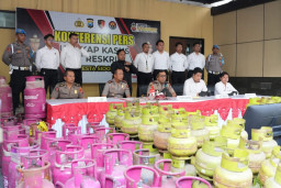 Polresta Sidoarjo Ungkap Sindikat LPG Oplosan di Perumahan Pondok Mutiara