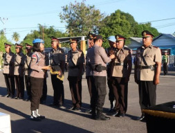 Perwira Polres Sumba Timur Laksanakan Serah Terima Jabatan