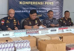 Bea Cukai Banyuwangi Tangkap Pengedar Jutaan Batang Rokok Ilegal dari Madura