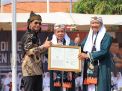 Kakanwil Kemenkumham Jatim Serahkan Dua Sertifikat IG ke Bupati Pasuruan