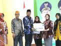 Gus Muhdlor Serahkan Insentif Kepada 951 Nakes dan Kader Posyandu