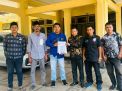 Kuasa Hukum Dari Bacakades Duwek Buter Bersama Timses Datang ke Mapolres Bangkalan