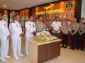 Puspenerbal Terima Tumpeng Kejutan dari Polresta Sidoarjo