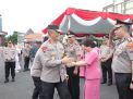Kapolda Jatim Pimpin Upacara Kenaikan Pangkat 2.925 Personel di Penghujung Tahun 2023