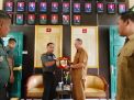 Dandim Sidoarjo Berikan Penghargaan Kepada Kepala Desa Keboansikep
