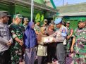 Koramil dan Polsek Tulangan Berikan Bantuan Sembako kepada Warga
