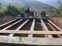 Kodim TK Kerjakan Jembatan di Desa Mbal Mbal Petarum