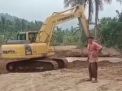 Puluhan Warga Demo Galian C di Parak Buruk Anak Air