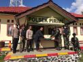 Polsek Pirime Dapat Kado dari Satgas Yonif 721 Makkasau