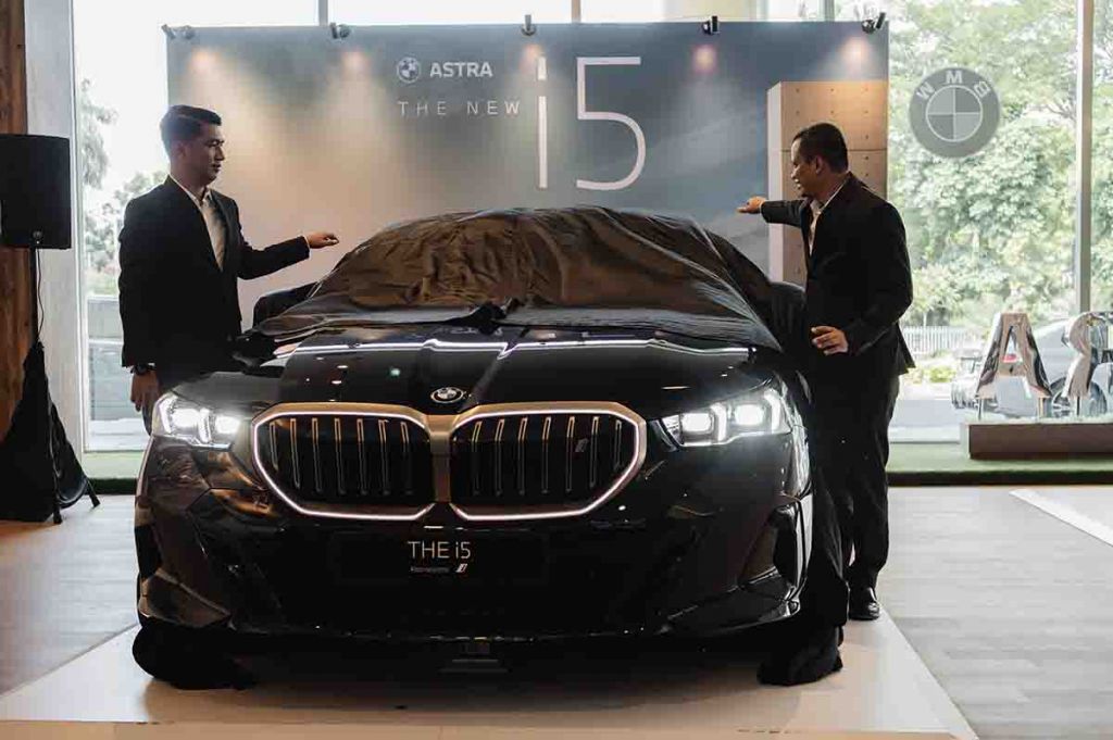 The first-ever BMW i5 di Jawa Timur diluncurkan