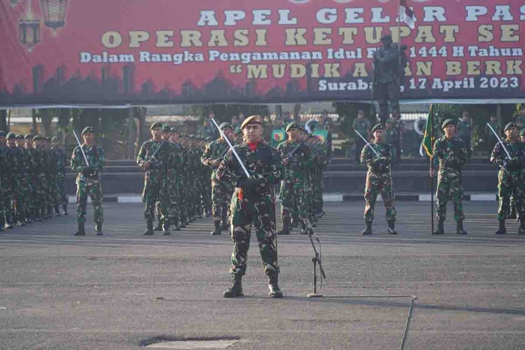 Upacara 17-an yang berlangsung di Lapangan Makodam V/Brawijaya