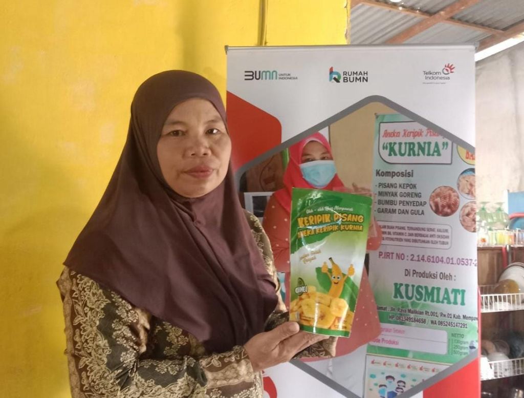 Kusmiati, pemiliki usaha Aneka Keripik Pisang “Kurnia”
